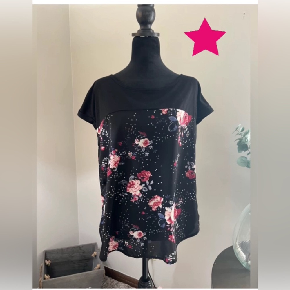 Rewind short sleeve floral top size large